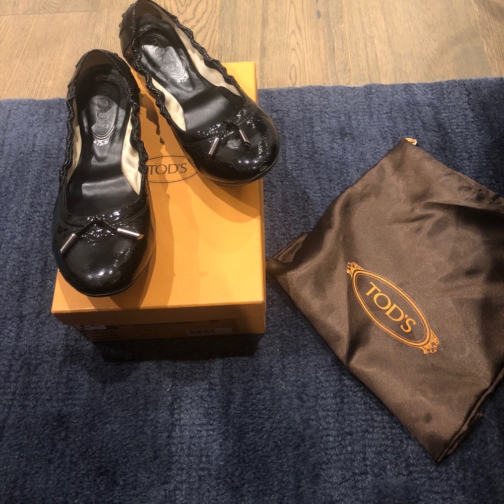 TOD’S black patent lace ballerina flats